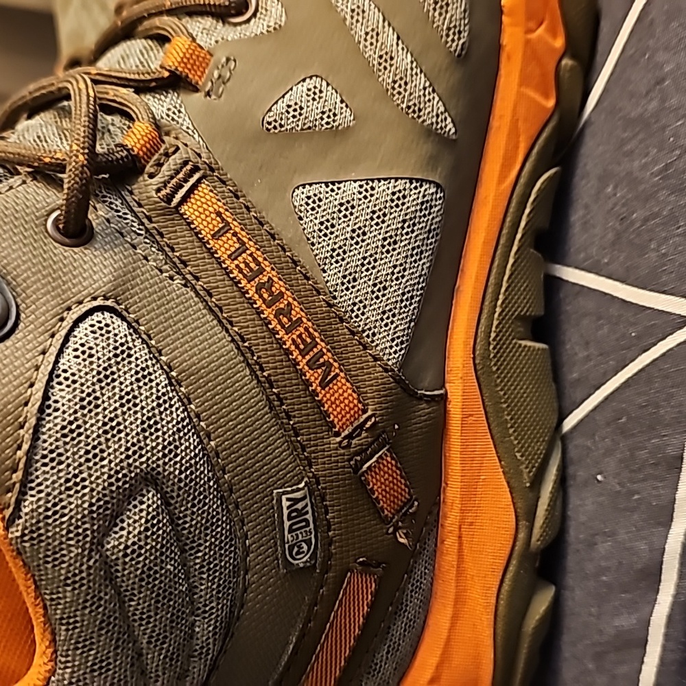 Merrell boot/shoe size 9 - Picture 4 of 5